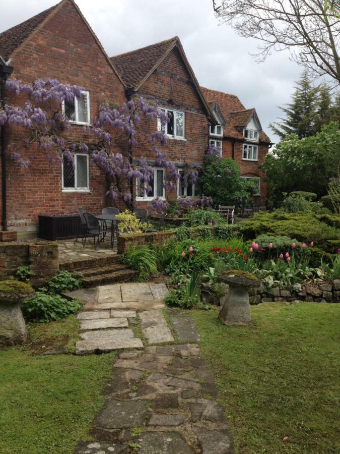 The Old Farmhouse Windsor Exterior foto