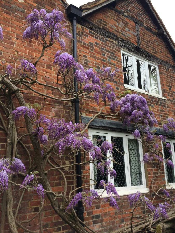 The Old Farmhouse Windsor Exterior foto